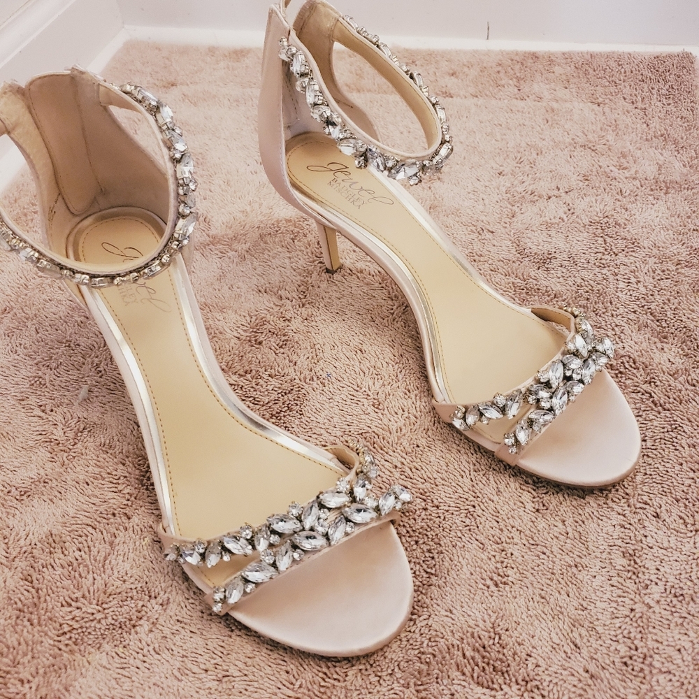 LAST CHANCE Jewel by Badgley Mischka Heels